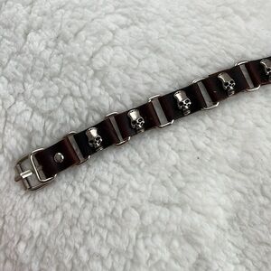 Leather bracelet with silver skulls